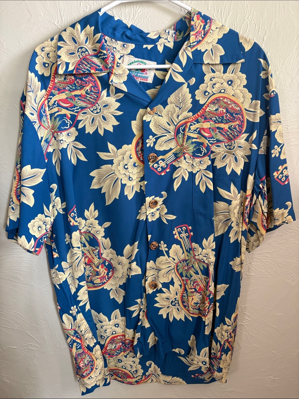 Men's Blue Floral Guitar Print Short-Sleeve Button-Down Shirt